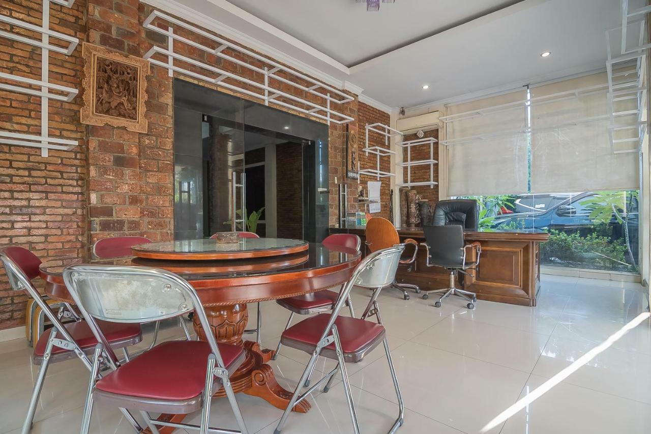Reddoorz Plus Near Cambridge City Square 2 Medan Exterior foto