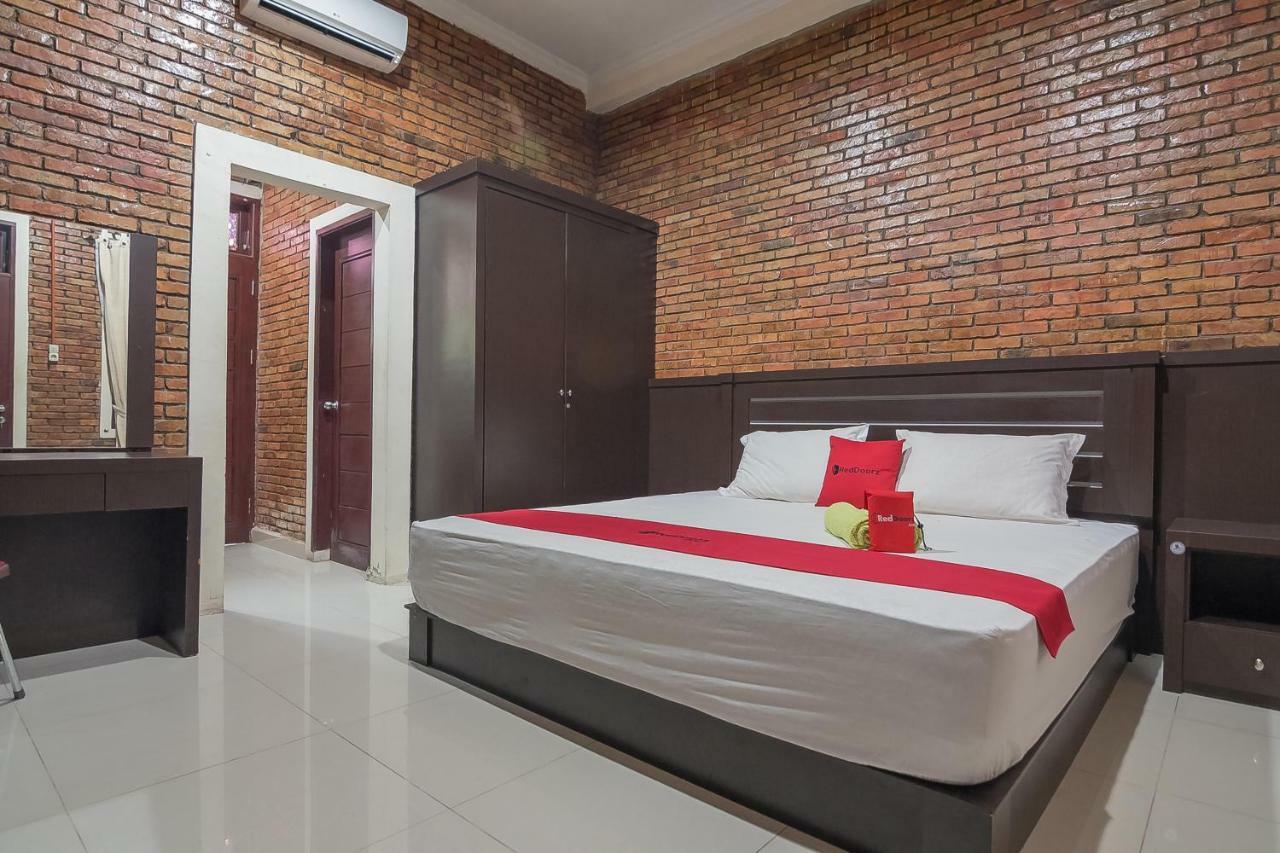 Reddoorz Plus Near Cambridge City Square 2 Medan Exterior foto